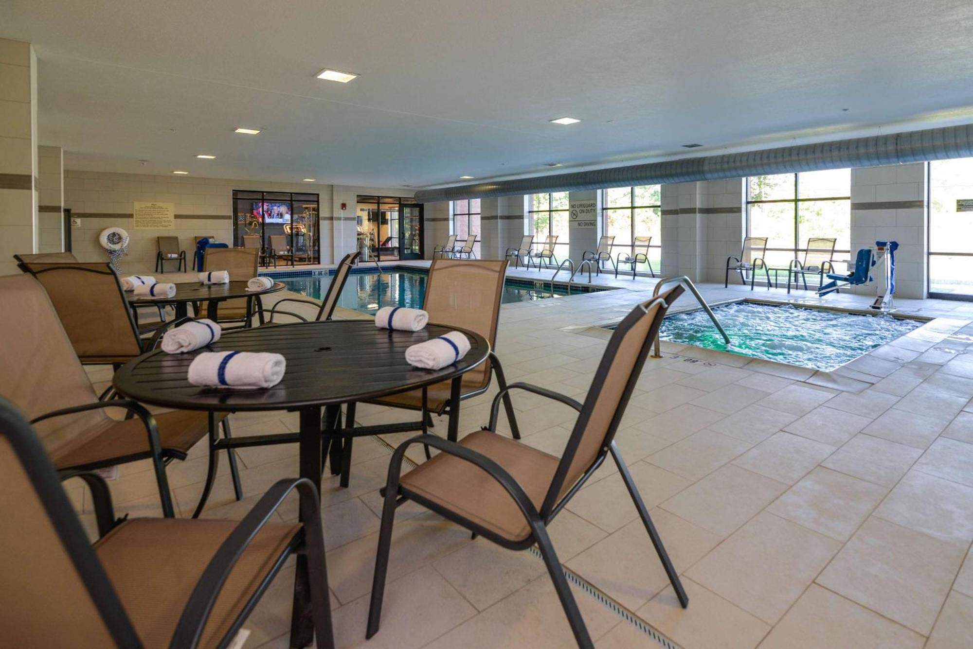 Hampton Inn Brighton Mi Luaran gambar
